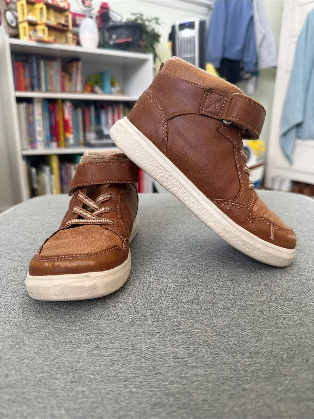 Stride Rite Kids Brown High-Top Sneakers with White Soles